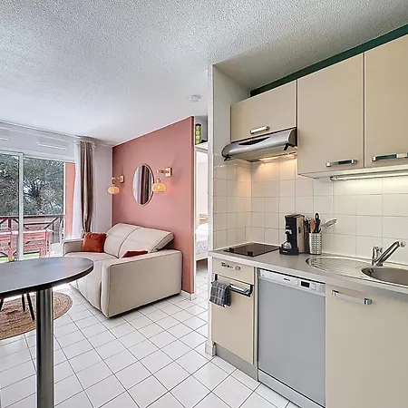 Pomme De Pin - Piscine, Tennis Et Parking Apartman *